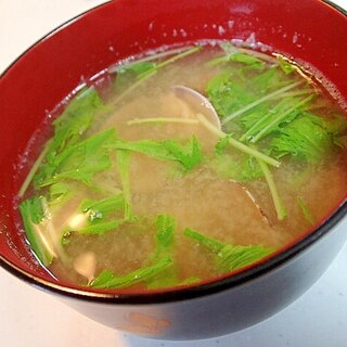 かつおだしと液味噌で　あさりと水菜のお味噌汁